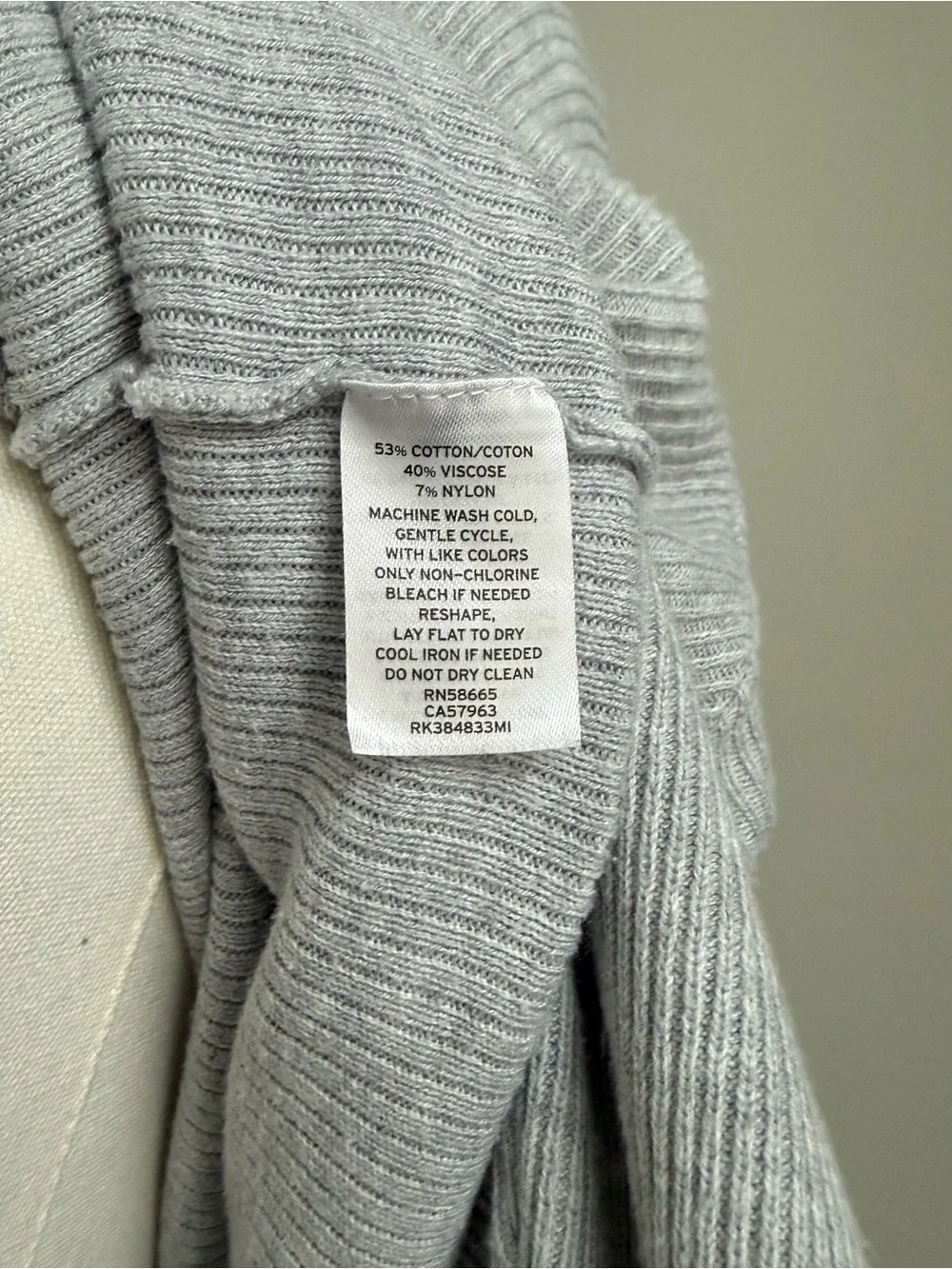 ABOUND Light Heather Gray Ribbed V-Neck Sweater